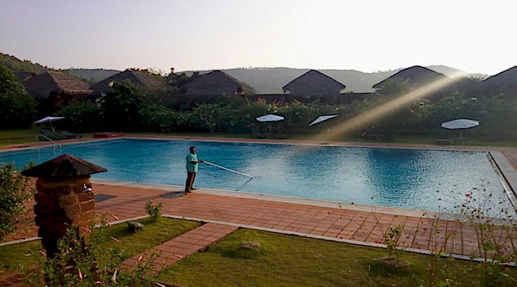 Havuz Temizlik Ekipmanları: Hangi Araç Ne İşe Yarar?